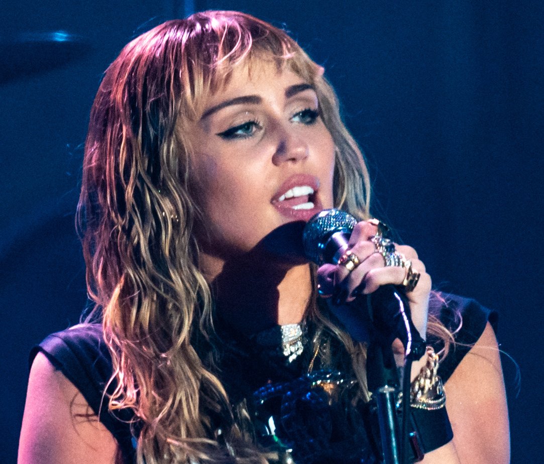 Miley Cyrus donne un million de dollars pour loger des femmes à Los Angeles